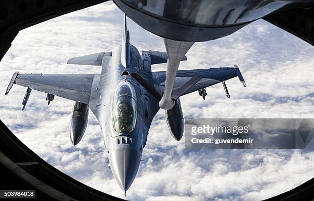 fighter jet refueling - us air force stock pictures, royalty-free photos & images
