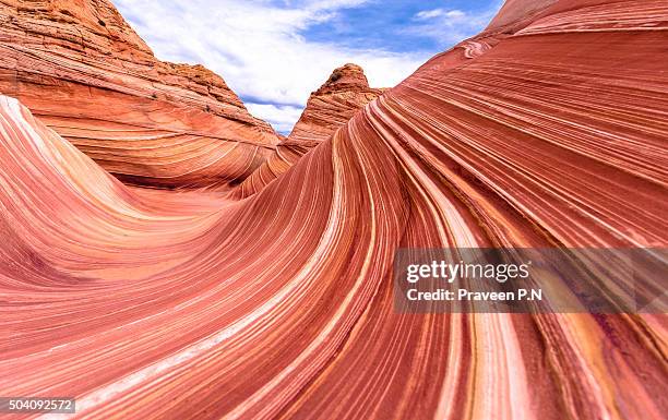 the wave - slot canyon fotografías e imágenes de stock