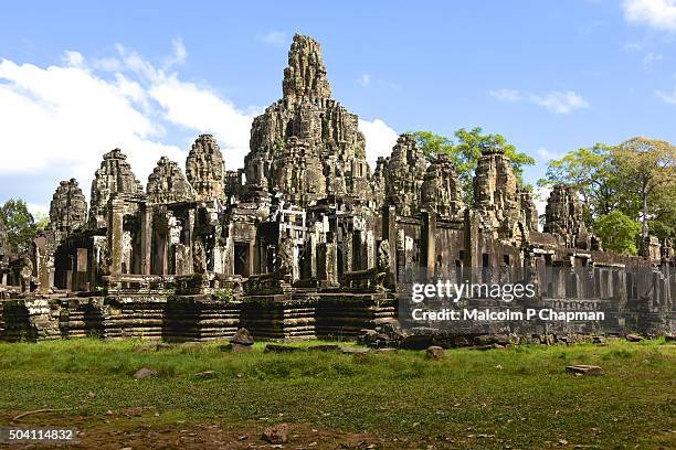 bayon temple, angkor thom, siem reap, cambodia - bayontempel stockfoto's en -beelden