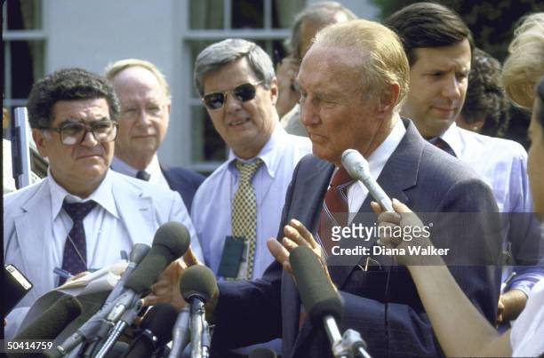 After meeting with President Reagan regarding Soviet Leader Gorbachev, Senator Strom Thurmond speaks with the press, reporter Chris Wallace rear.