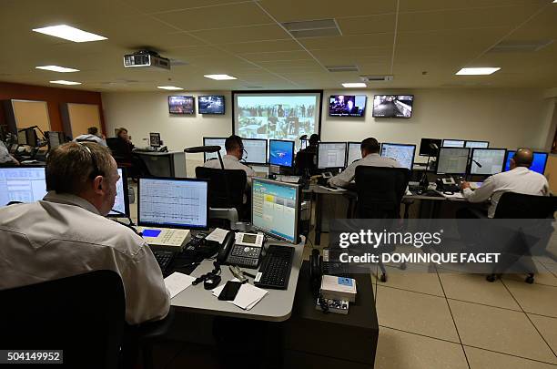 19 Centre De Commandement De Police Photos & High Res Pictures Getty