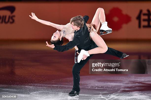 Meryl Davis and Charlie White of United States perform their routine during the NHK Special Figure Skating Exhibition at the Morioka Ice Arena on...