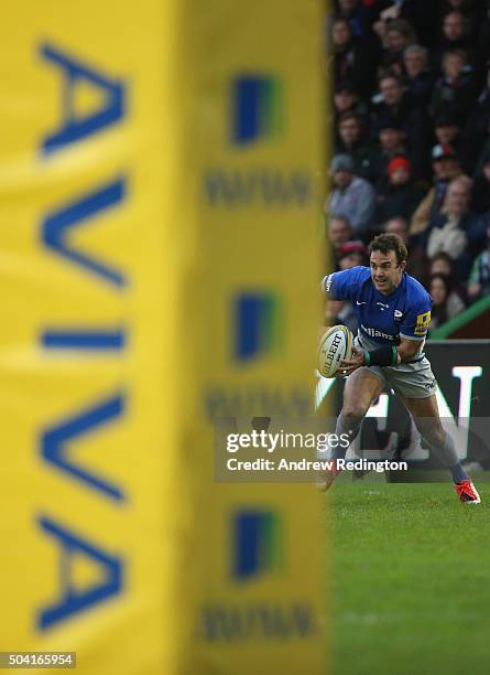 Neil de Kock of Saracens takes on the Harlequins defence during the Aviva Premiership match between Harlequins and Saracens at the Twickenham Stoop...