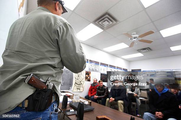 Gun Range Intructure Gun Range Instructor Photos and Premium High Res Pictures - Getty Images