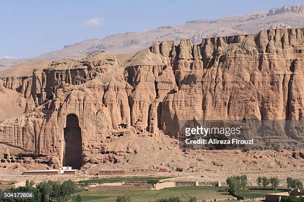 buddha of bamiyan - bamiyan buddhas stock pictures, royalty-free photos & images