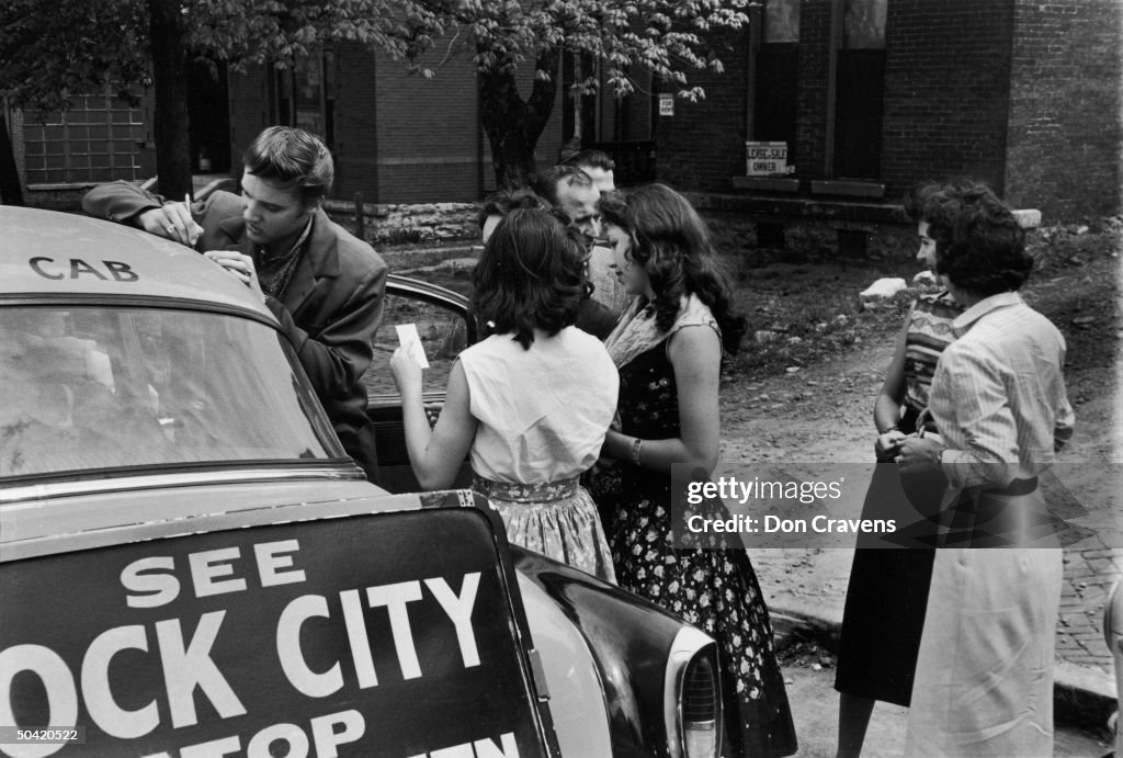 Elvis Signs Autographs