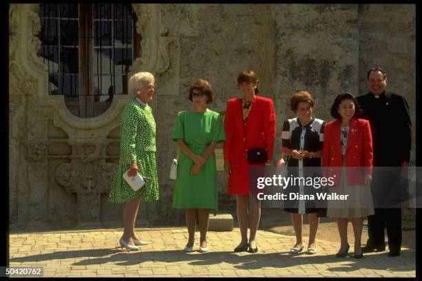 Barbara Bush w. Econ. Summit 1st Ladies Sachiyo Kaifu, Livia Andreotti, Mila Mulroney & Danielle Mitterrand, at Alamo.