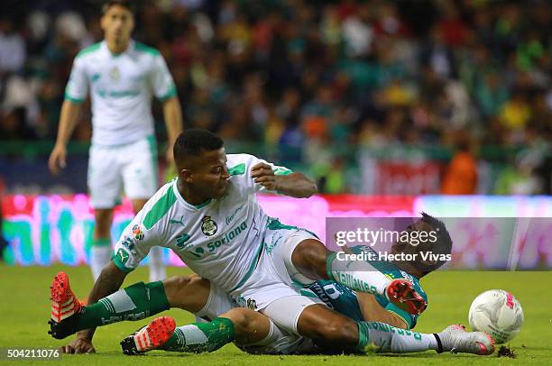 Andres Renteria of Santos Laguna struggles for the ball with Efrain Velarde of Leon during the 1st round match between Leon and Santos Laguna as part...