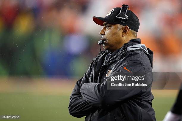 Head coach Marvin Lewis of the Cincinnati Bengals looks on in the first half against the Pittsburgh Steelers during the AFC Wild Card Playoff game at...