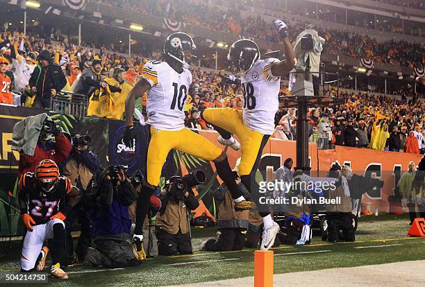 Martavis Bryant of the Pittsburgh Steelers celebrates scoring a touchdown with Darrius Heyward-Bey in the third quarter against the Cincinnati...