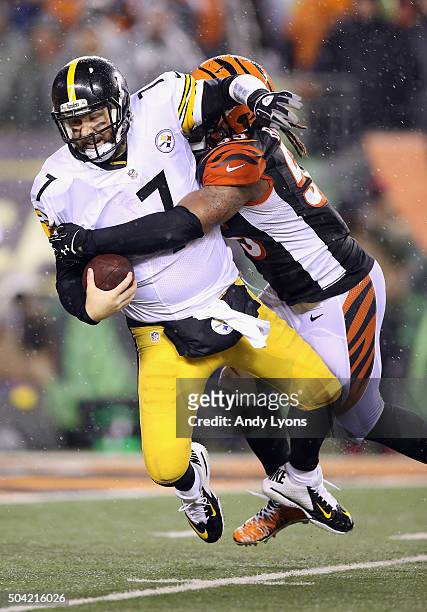 Vontaze Burfict of the Cincinnati Bengals sacks Ben Roethlisberger of the Pittsburgh Steelers in the third quarter during the AFC Wild Card Playoff...