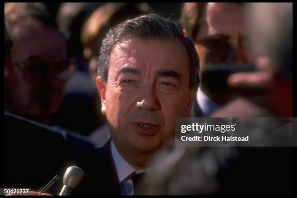 Sr. Soviet official Yevgeny M. Primakov w. Press after mtg. W. Pres. Bush on gulf crisis .