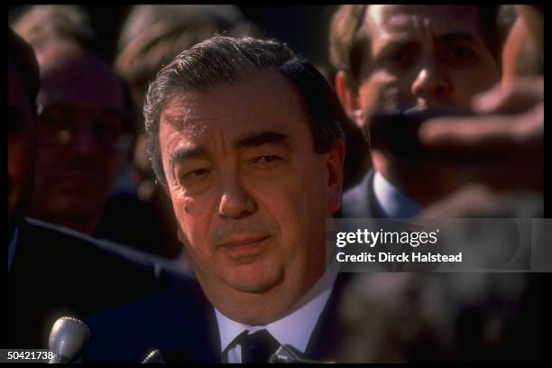 Sr. Soviet official Yevgeny M. Primakov w. Press after mtg. W. Pres. Bush on gulf crisis .