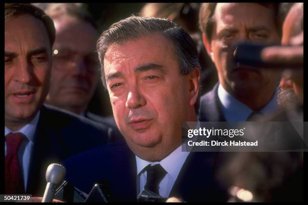 Sr. Soviet official Yevgeny M. Primakov w. Press after mtg. W. Pres. Bush on gulf crisis .