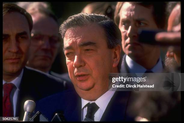 Sr. Soviet official Yevgeny M. Primakov w. Press after mtg. W. Pres. Bush on gulf crisis .