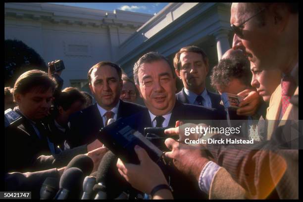 Sr. Soviet official Yevgeny M. Primakov w. Press after mtg. W. Pres. Bush on gulf crisis .