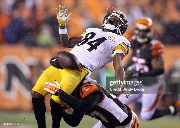 Antonio Brown of the Pittsburgh Steelers is unable to catch a pass as he is defended by Chris Lewis-Harris of the Cincinnati Bengals in the fourth...