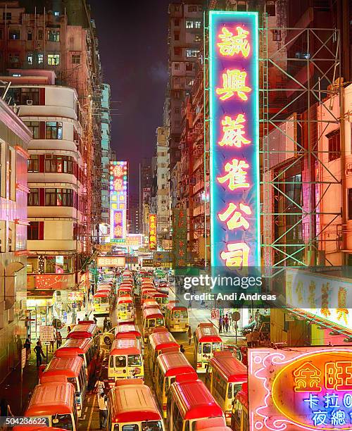 busy street in mong kok hong kong - mong kok imagens e fotografias de stock