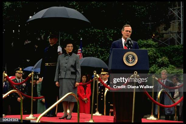 Pres. Bush speaking at WH arrival fete for Filipina Pres. Cory Aquino , w. Gen. Colin Powell & Marilyn Quayle et al on hand.