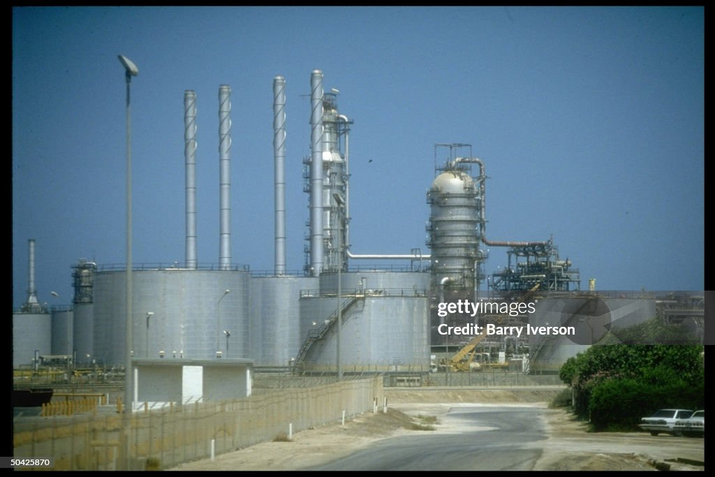Loading Refinery Saudi Aramco oil refinery & loading terminal storage & processing ...