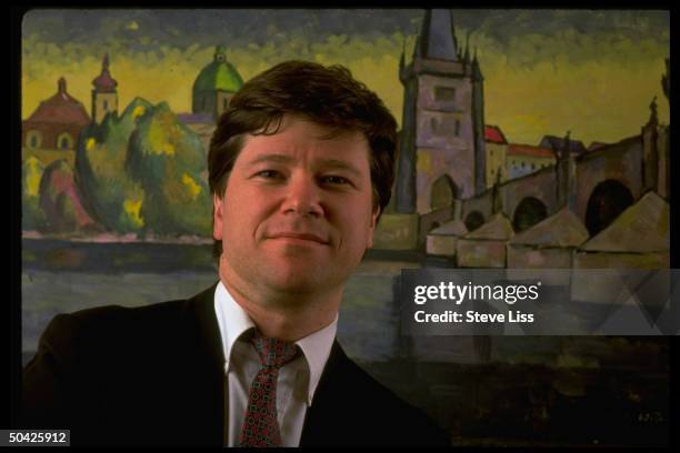Harvard economist Jeffrey Sachs, framed by colorful ptg.