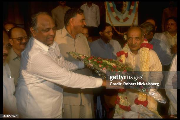 Maharastra Chief Min. Sharad Pawar congratulating his rival Narasimha Rao , Congress I Pres., nominated by party as PM cand.