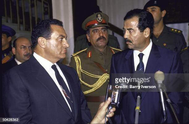 Egyptian Pres. Husni Mubarak meeting with Iraqi Pres. Saddam Hussein .