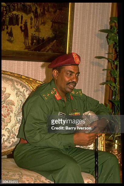 Sudanese ldr. Omar al-Bashir during mtg. W. Pres. Mubarak.