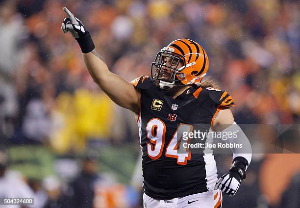 Domata Peko of the Cincinnati Bengals reacts prior to the AFC Wild Card Playoff game between the Cincinnati Bengals and the Pittsburgh Steelers at...