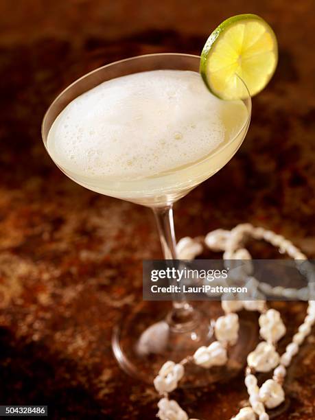 classic daiquiri with lime - daiquiri stock pictures, royalty-free photos & images