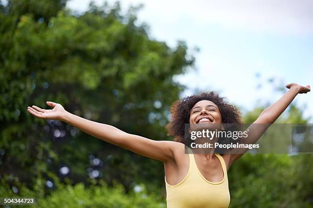 le hills sont vie ! - les-bras-écartés photos et images de collection