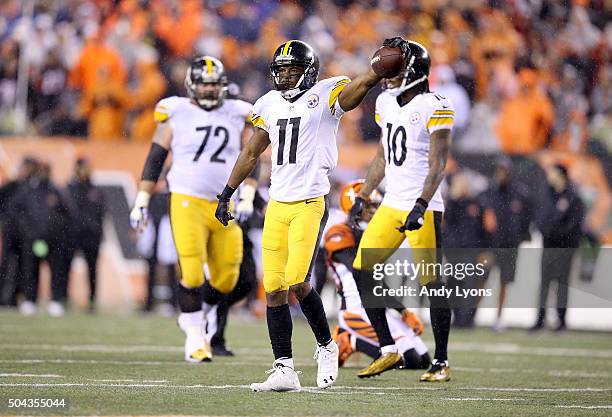 Markus Wheaton of the Pittsburg Steelers celebrates after catching a pass against the Cincinnati Benglas at Paul Brown Stadium on January 9, 2016 in...