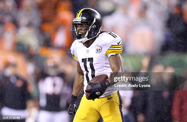 Markus Wheaton of the Pittsburg Steelers celebrates after catching a pass against the Cincinnati Benglas at Paul Brown Stadium on January 9, 2016 in...