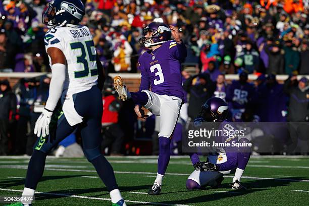 Blair Walsh of the Minnesota Vikings misses a 27-yard field goal in the fourth quarter against the Seattle Seahawks during the NFC Wild Card Playoff...