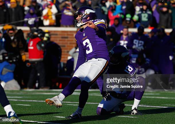 Blair Walsh of the Minnesota Vikings misses a 27-yard field goal in the fourth quarter against the Seattle Seahawks during the NFC Wild Card Playoff...