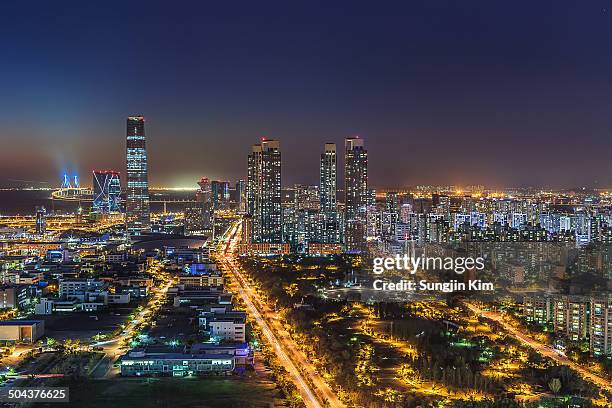 nightscape of songdo with skyscrapers - songdo photos et images de collection