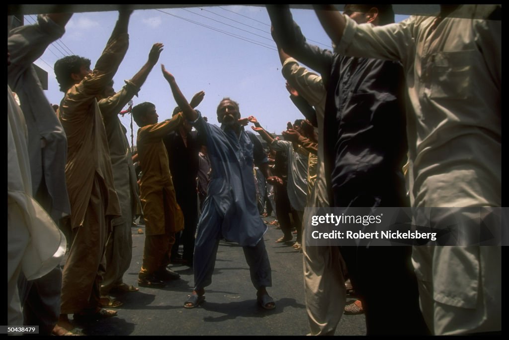 Shiite Muslim men performing rite in 1 o