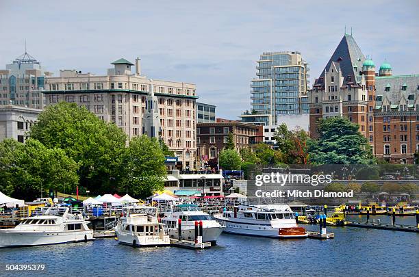 victoria harbor during the day - victoria canada stock-fotos und bilder