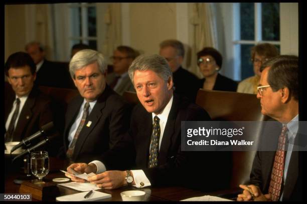 Sen. Tom Daschle , House Speaker Newt Gingrich , Pres. Bill Clinton & Sen. Trent Lott in White House Cabinet Room mtg. On terrorism.