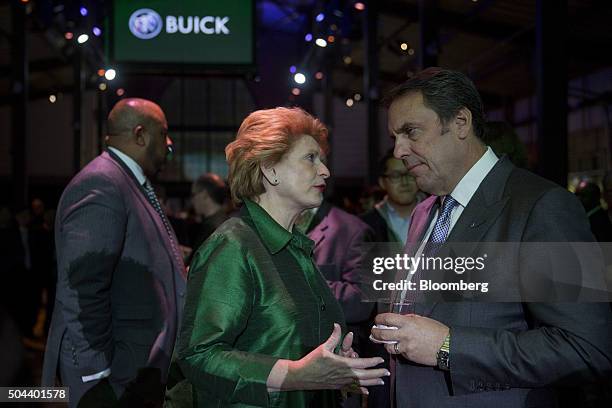 Mark Reuss, executive vice president of global product development at General Motors Co. , right, talks to Senator Debbie Stabenow, a Democrat from...