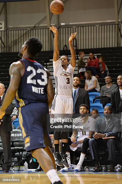 January 10 : Keith Appling of the Erie Bayhawks shoots the ball against Bakersfield Jam at Kaiser Permanente Arena in Santa Cruz, California. NOTE TO...