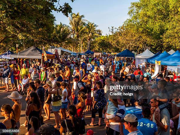 mindil strand sonnenuntergang markt in darwin, australien - darwin australia stock-fotos und bilder