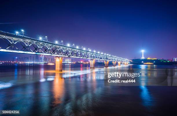 wuhanyangtze river bridge - wuhan 個照片及圖片檔