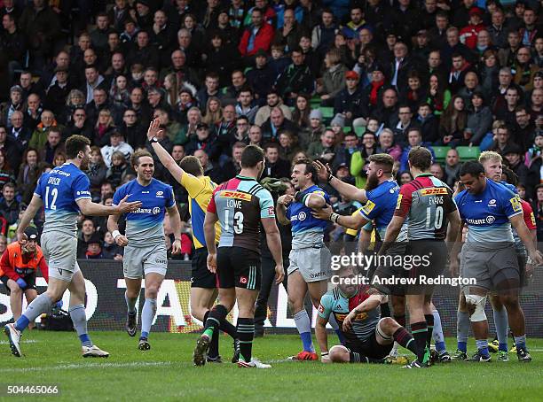 Neil de Kock of Saracens celebrates after scori ng the opening try during the Aviva Premiership match between Harlequins and Saracens at the...