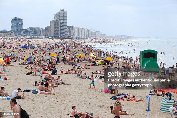 crowd on the main beach - beach of ostende foto e immagini stock