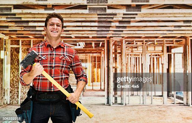 carpenter posing with hammer - sledgehammer stockfoto's en -beelden