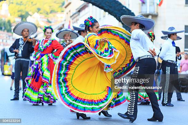 mexican group participating in festival - mariachi band stockfoto's en -beelden