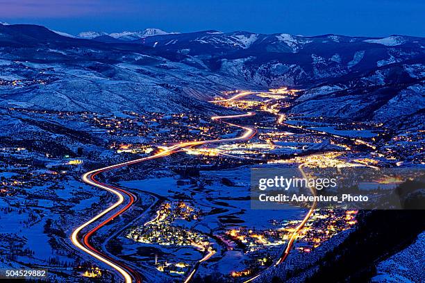 vail valley view at dusk with beaver creek - beaver creek colorado stockfoto's en -beelden