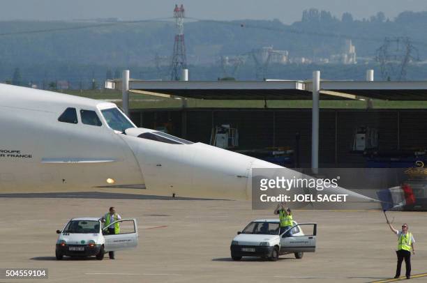 Un concorde de la compagnie française Air France roule, le 31 mai 2003 à 17h45, sur une piste de l'aéroport de Roissy-Charles de Gaulle, après avoir...