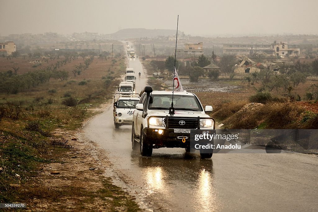 Red crescent convoy arrives in Fu'ah town of Idlib